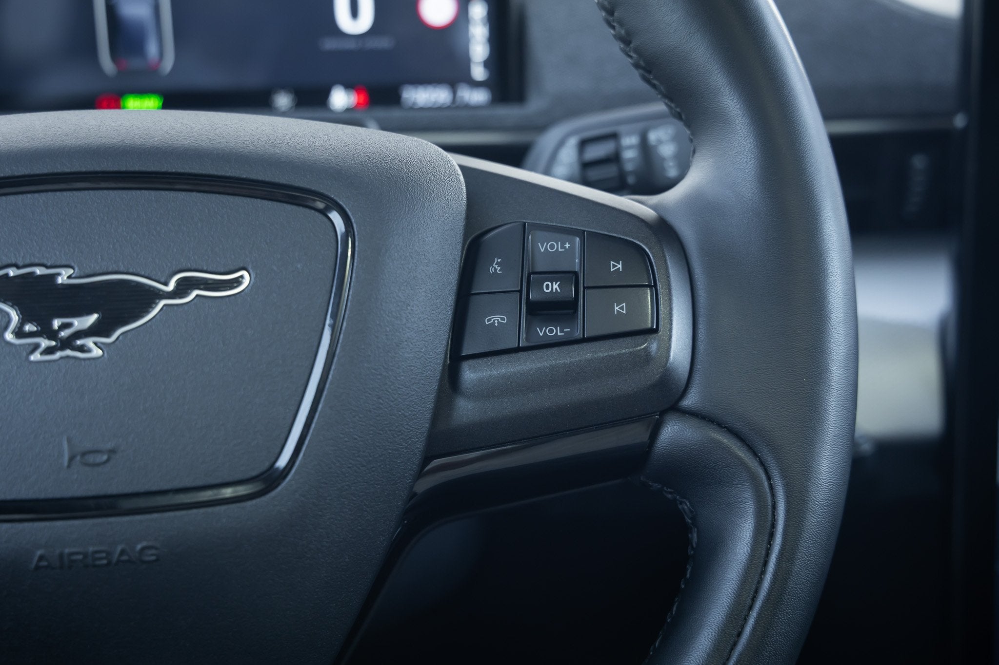 Foto 17 van Ford Mustang MACH-E Extended RWD 98 kWh soh95% panoramadak |