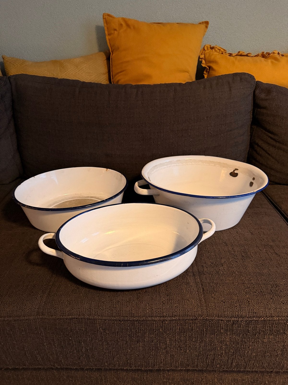 3 brocante emaille was/keuken kommen wit met blauwe rand, Ophalen