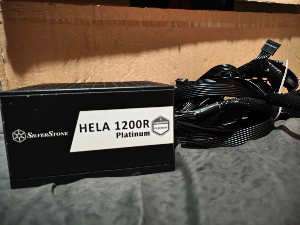 Silverstone HELA 1200R Platinum PSU, Ophalen of Verzenden, Zo goed als nieuw