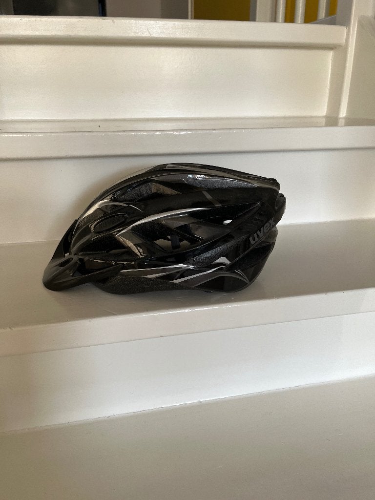 Fietshelm  Uvex  zwart maat 55 - 60 zgan, Fietsen en Brommers, Fietsaccessoires | Fietshelmen, Ophalen of Verzenden, Zo goed als nieuw