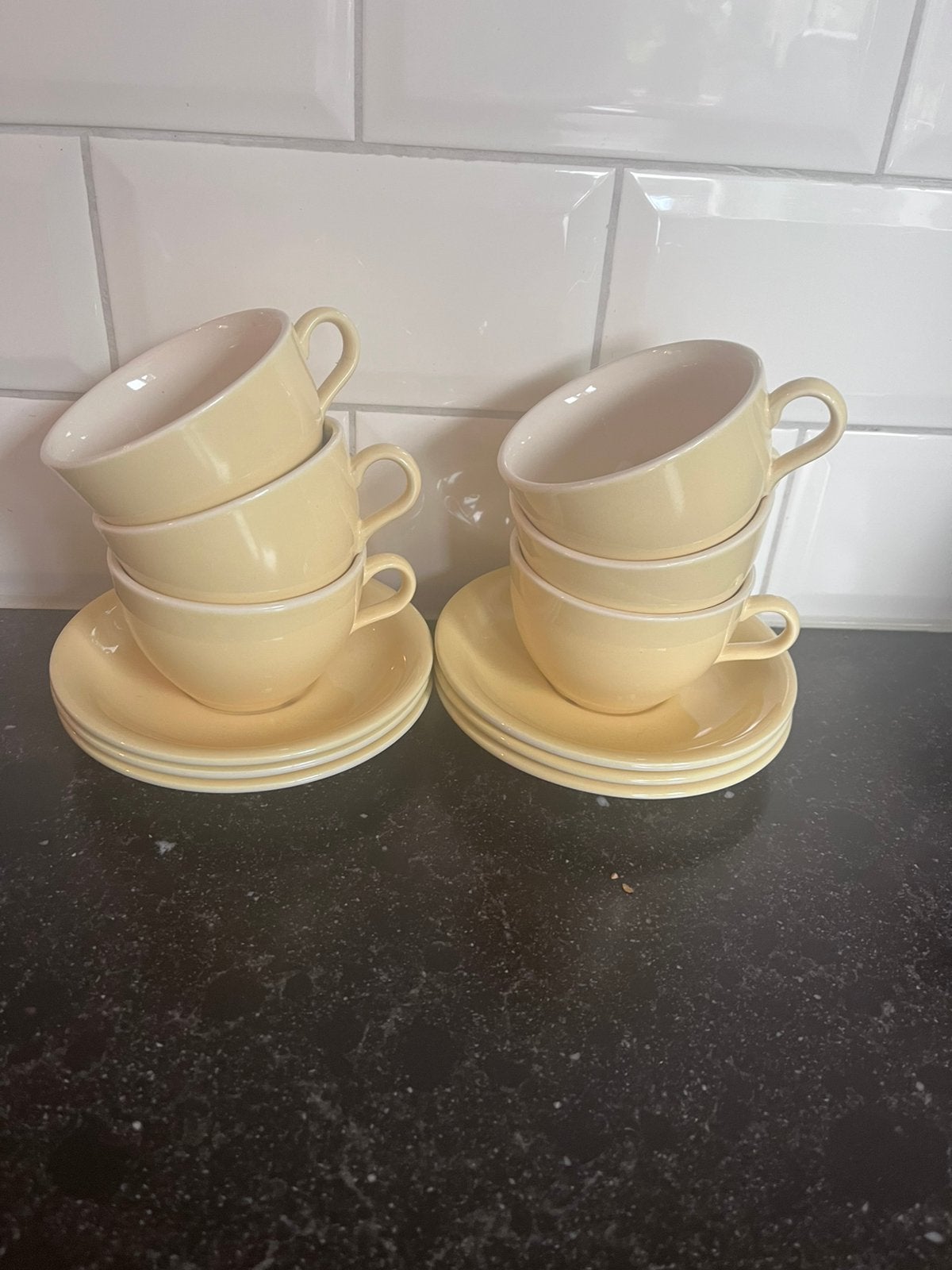 6 kop en schotels Hema geel retro, Ophalen of Verzenden