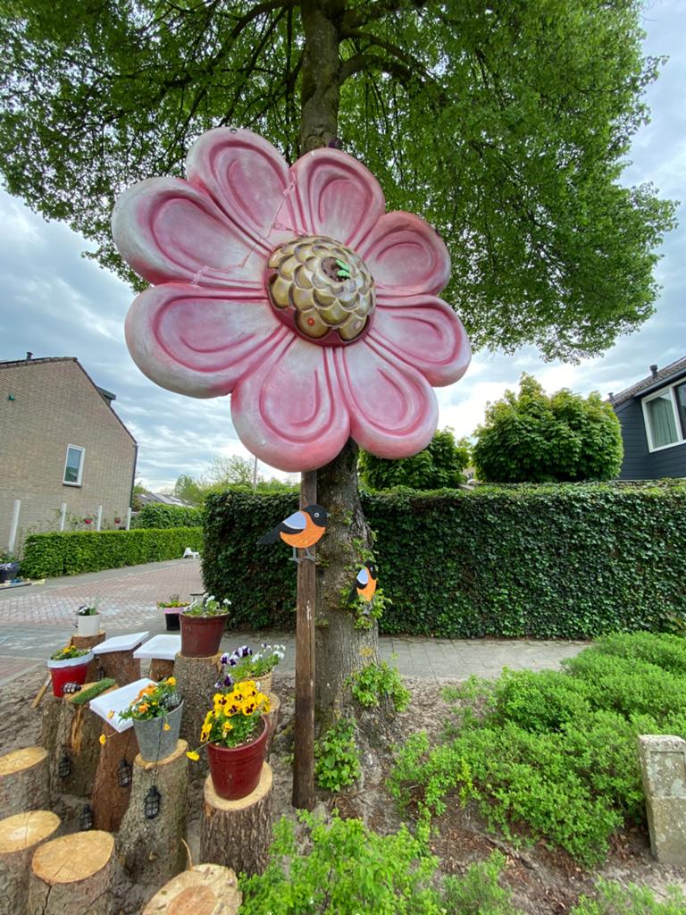 Straatversiering (moet weg), Ophalen, Zo goed als nieuw, Versiering, Geboorte of Huwelijk