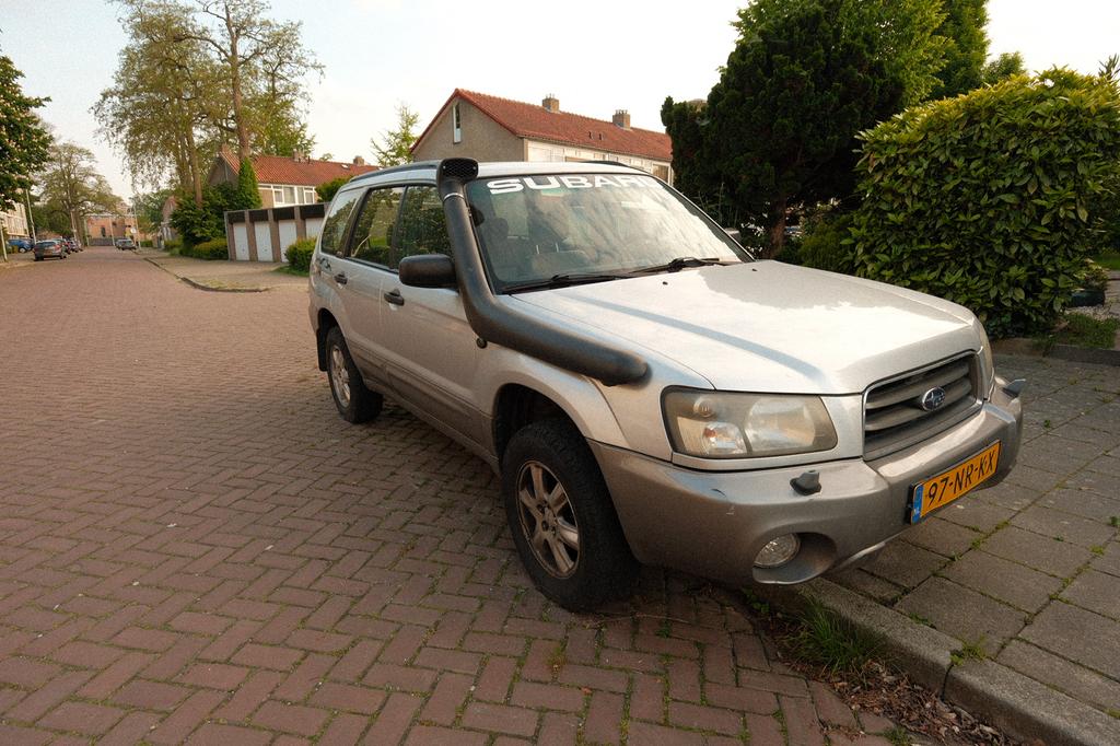 Subaru Forester 2.0 X 2004 Grijs LEES BESCHRIJVING, 1994 cc, 125 pk, 4 cilinders, Origineel Nederlands