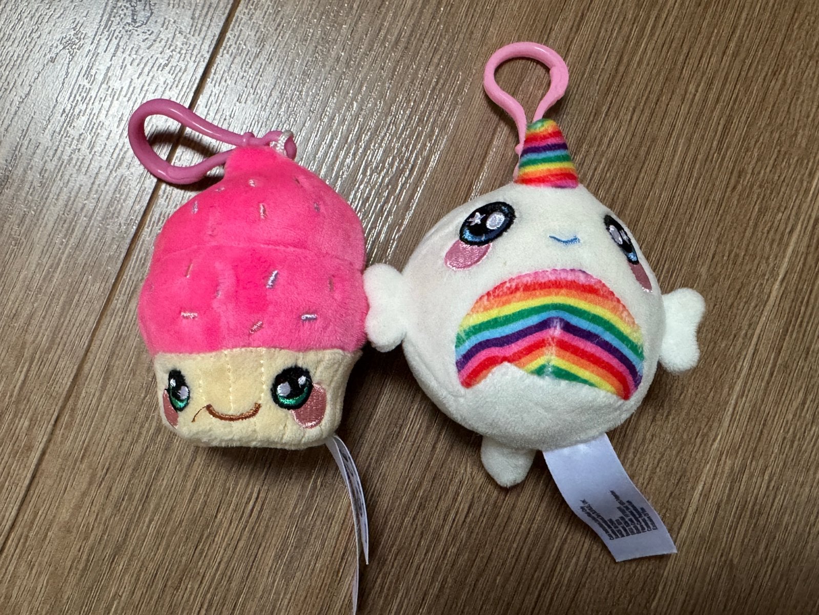 2 Squeezamals squishy knuffels: cupcake en narwal, Overige typen, Ophalen of Verzenden, Zo goed als nieuw, Meerkleurig