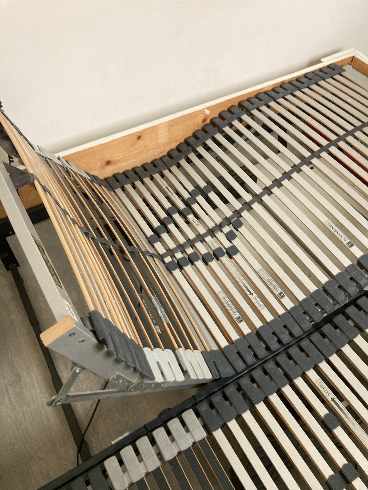 Elektrische Bossflex lattenbodems 2 x 90/200, Ophalen, Gebruikt, 90 cm, Tweepersoons