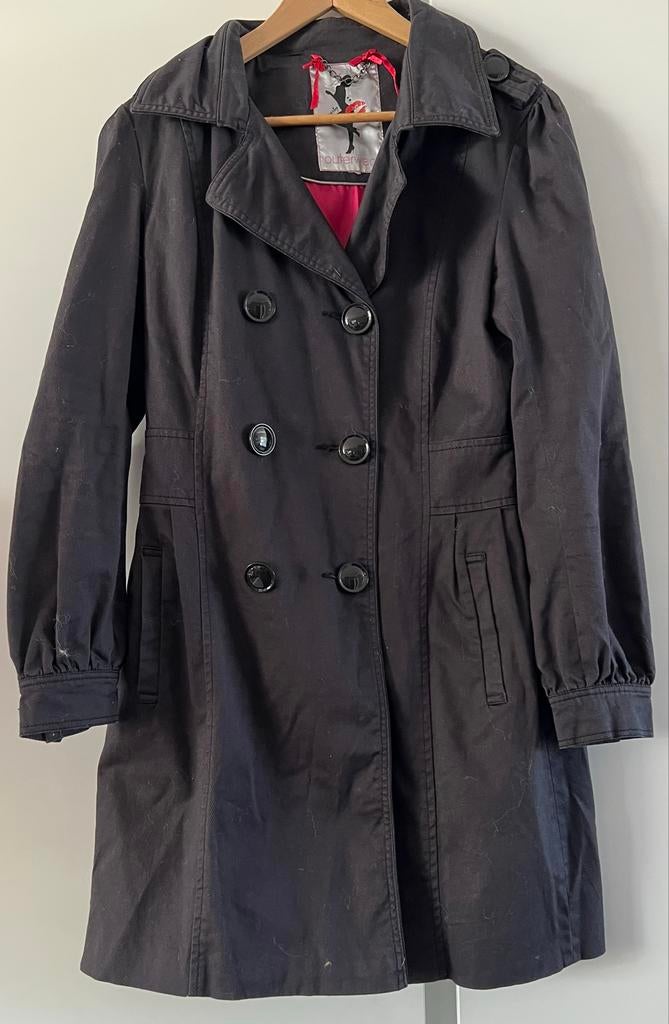 Zwarte trenchcoat met roze voering - Party Outerwear, Ophalen of Verzenden, Gedragen, Maat 38/40 (M), Zwart