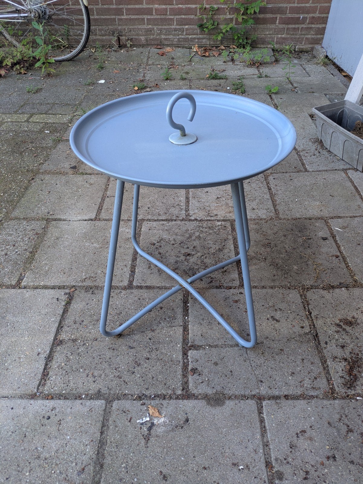 Stijlvolle bijzettafel/plantentafel - Grijs metaal, Minder dan 55 cm, Gebruikt, Metaal of Aluminium, Rond