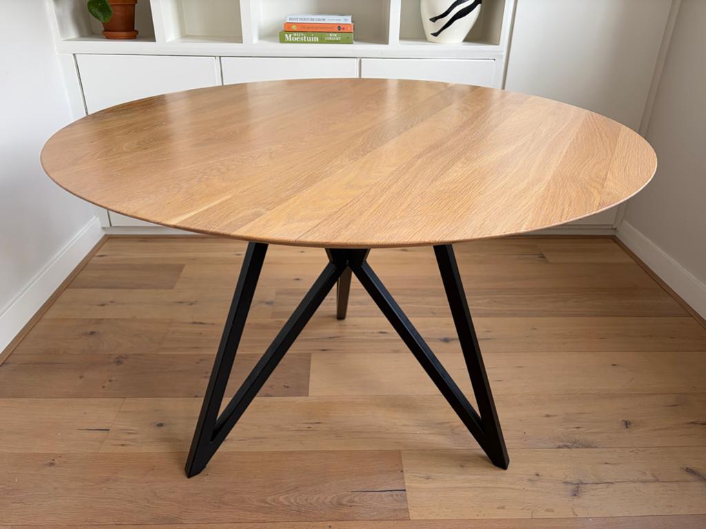 Studio Henk Butterfly Tripod ronde eettafel eiken, Ophalen, 100 tot 150 cm, Zo goed als nieuw, Eikenhout