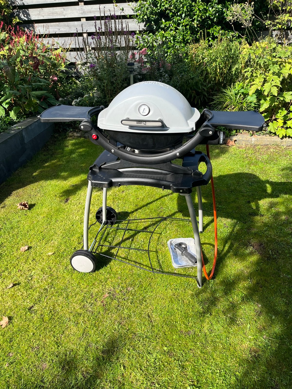 Weber Q120 gasbarbecue met verrijdbaar onderstel, Ophalen, Gebruikt