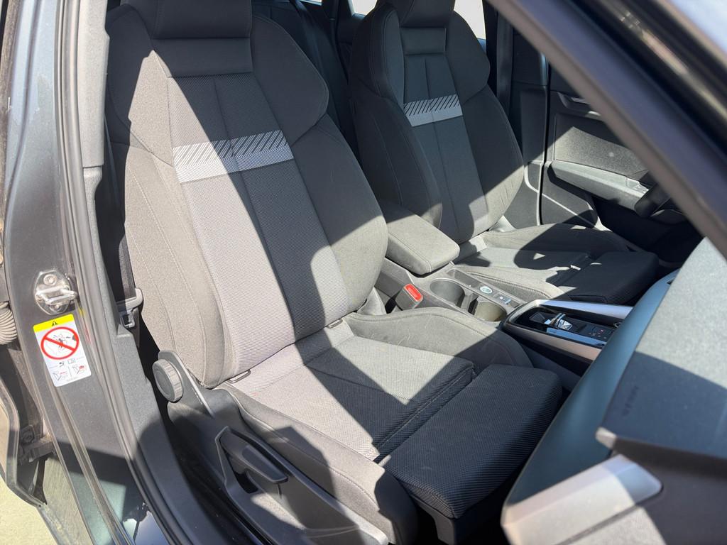 Audi A3 Sportback 30 TFSI Business edition Carplay, Android, Auto's, Stof, Gebruikt, Met garantie (alle), 23 km/l