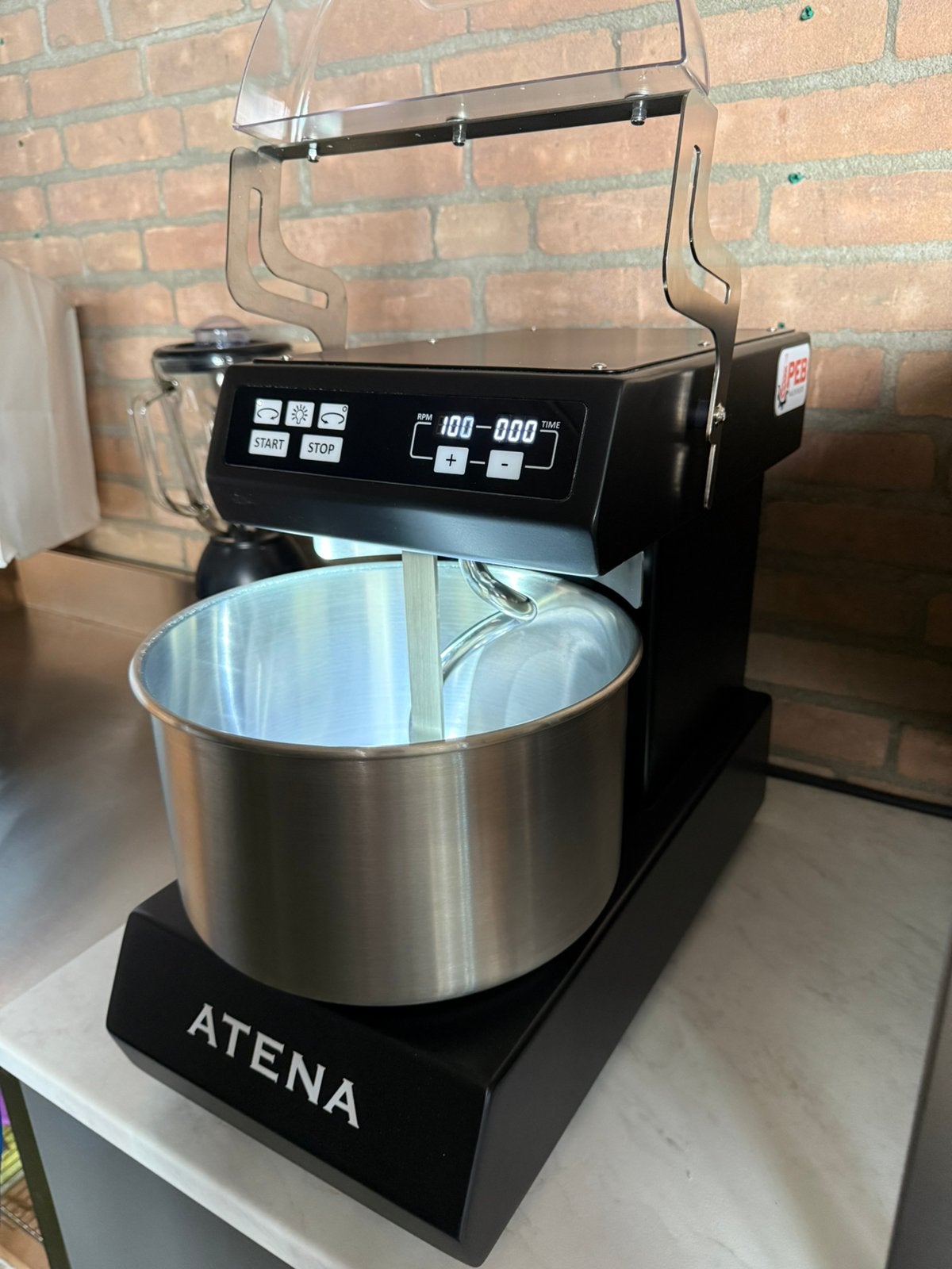 PEB Machinery Athena Spiraalmixer | Voor pizza- en brooddeeg, 4 liter of meer, Ophalen, Zo goed als nieuw, 3 snelheden of meer