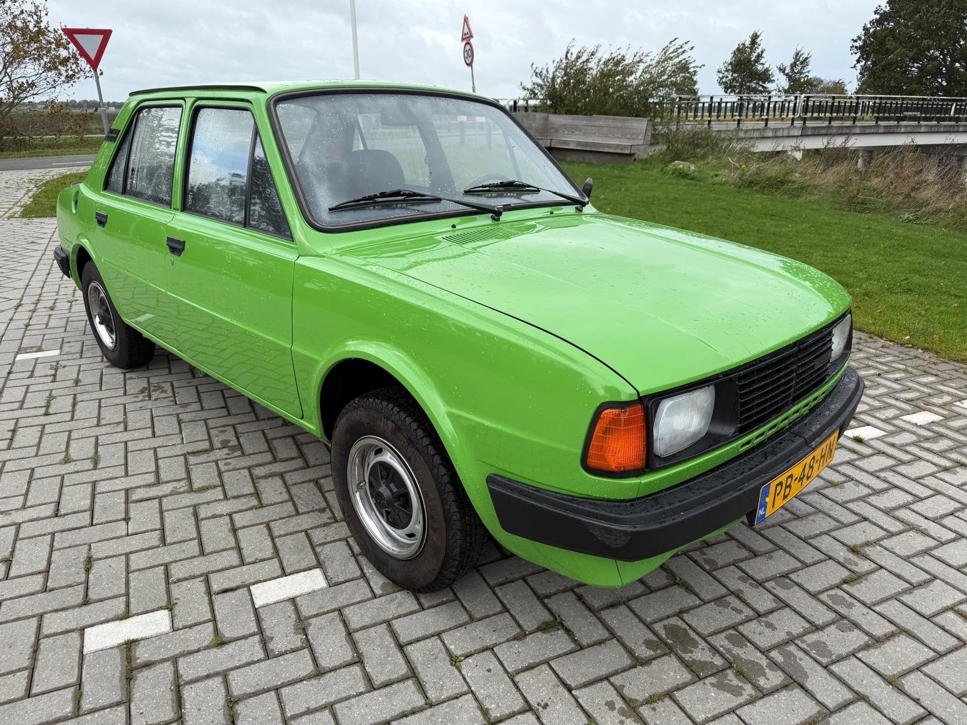 Skoda Sedan 105 L , eerste eigenaar oldtimer, 4 cilinders, 400 kg, Origineel Nederlands, Bedrijf