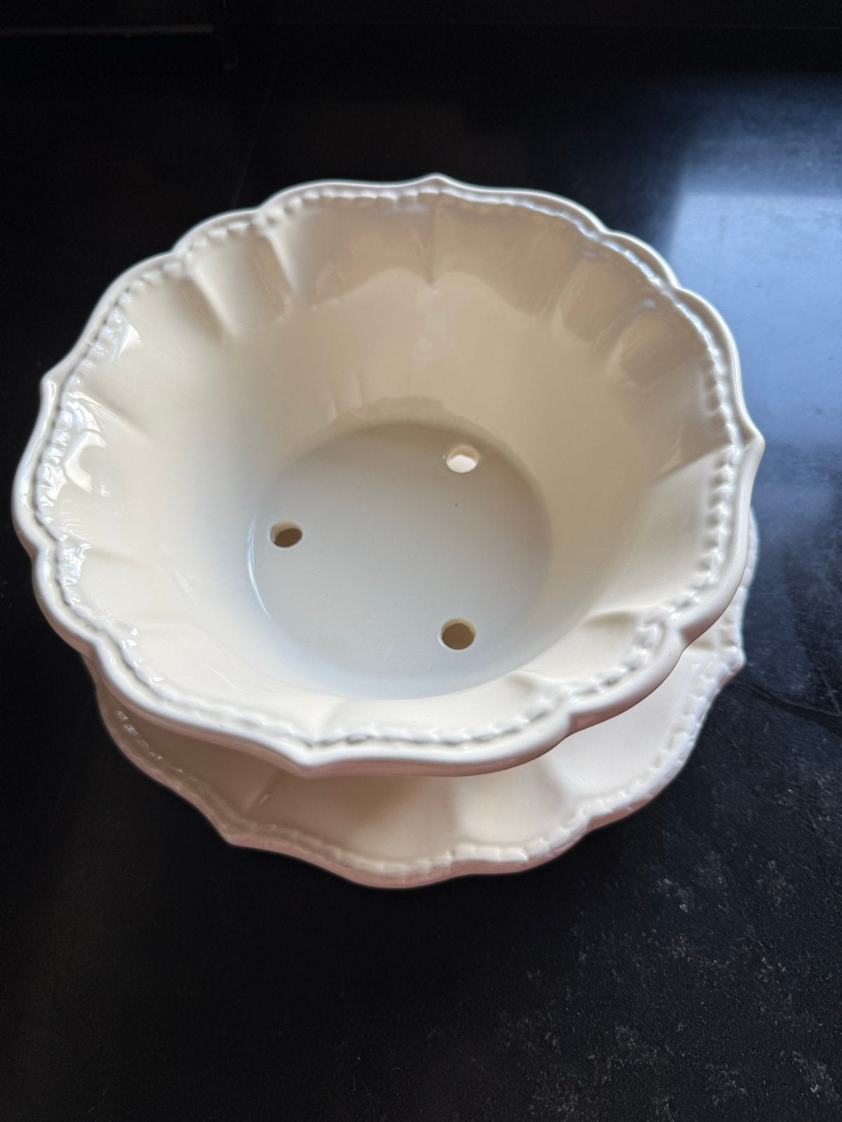Crèmekleurige fruit uitlekschaal met schotel, Porselein of Keramiek, Schaal, Vaatwasserbestendig, Rond