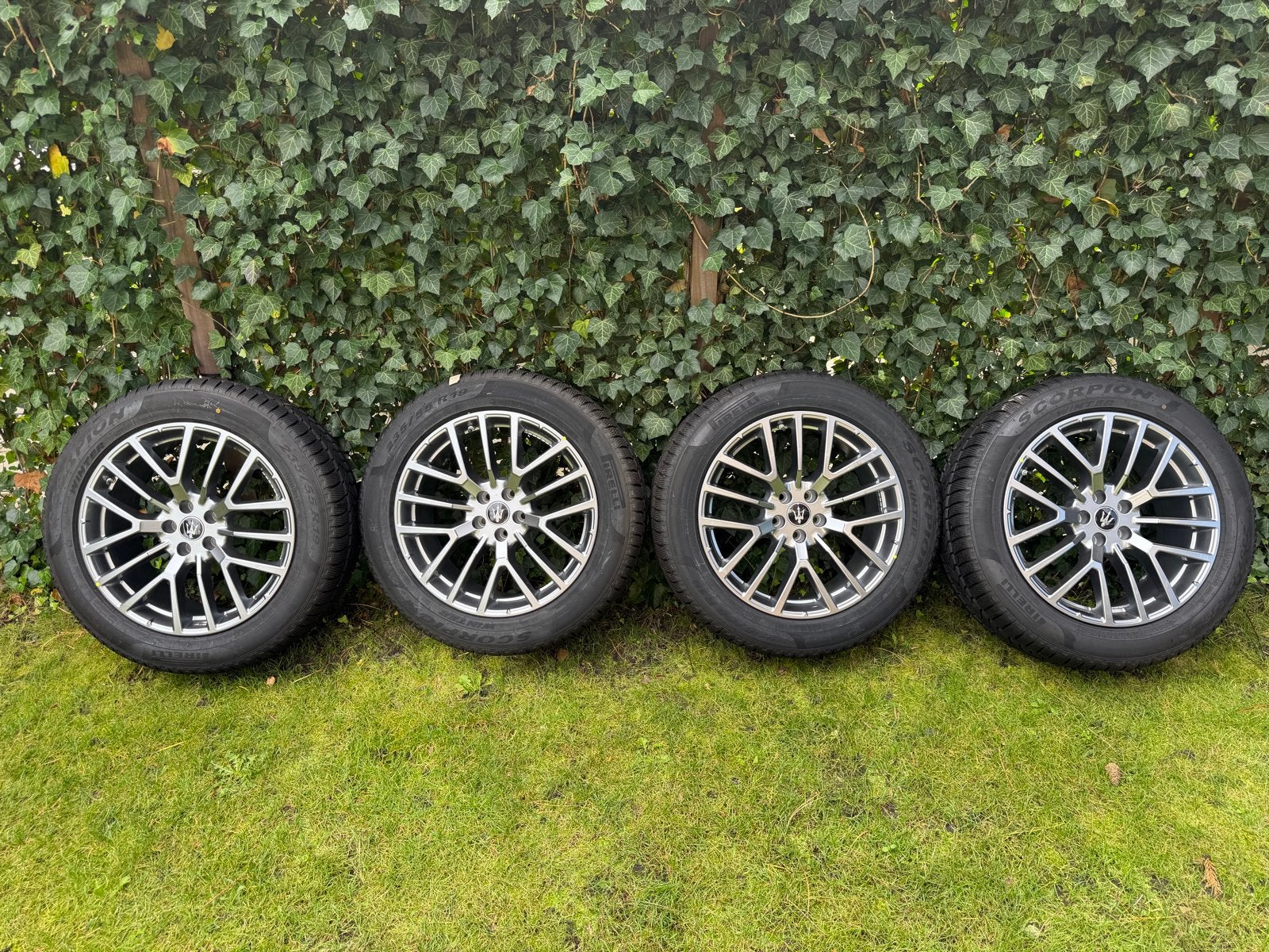 Maserati Grecale 19” velgen - Pirelli Winterbanden NIEUW, Banden en Velgen, Nieuw, Winterbanden, 235 mm
