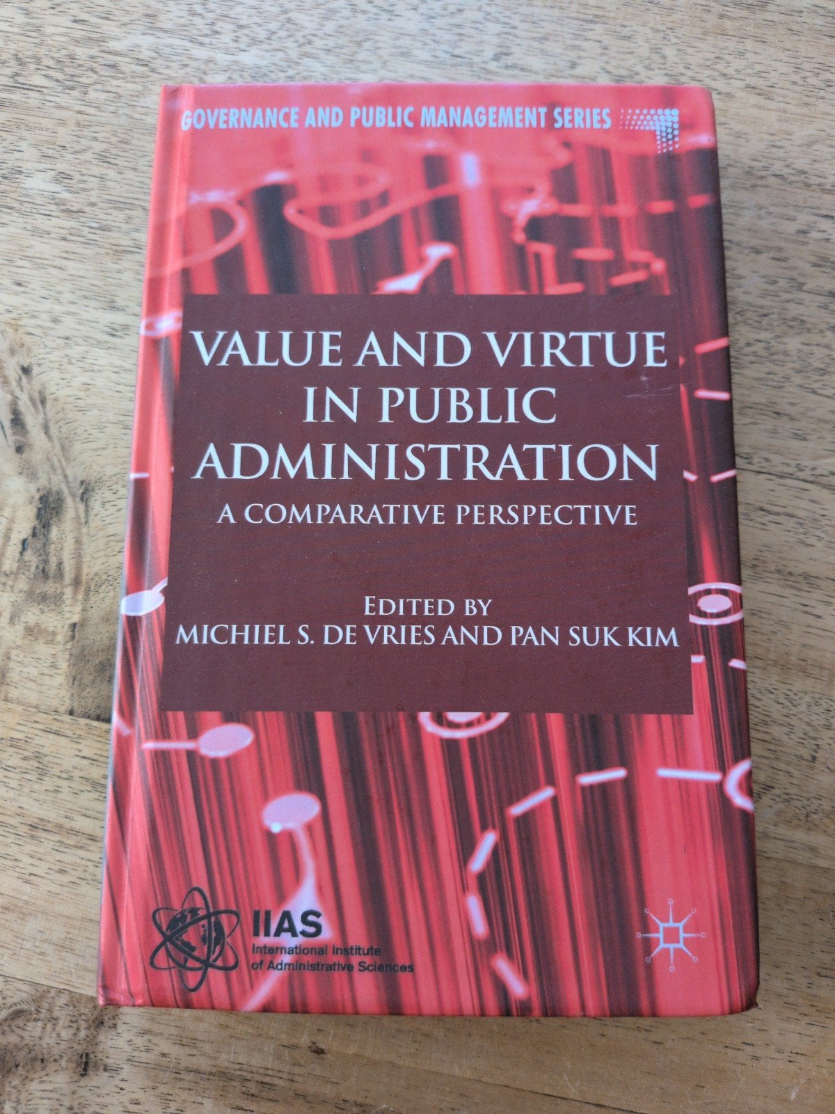 Value and Virtue in Public Administration - De Vries / Kim, Michiel S. de Vries and Pan Suk Kim, Zo goed als nieuw, Gamma, HBO