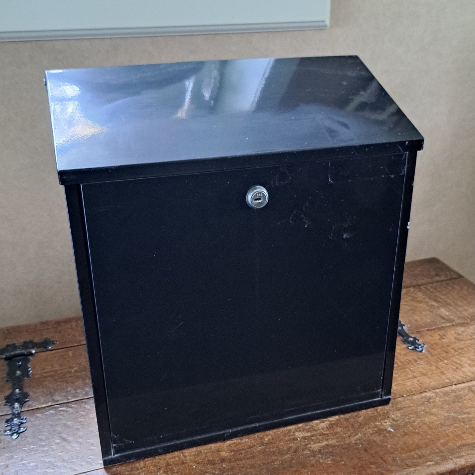 brievenbus zwart, Ophalen of Verzenden, Gebruikt, Aluminium, Wandbrievenbus