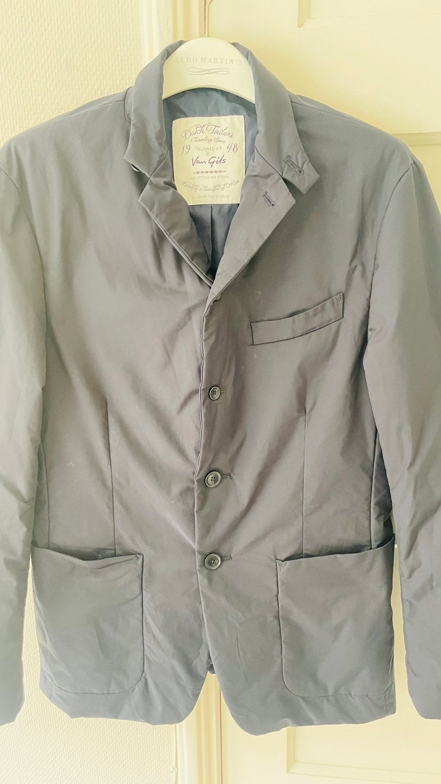 Te koop: colbert, van Gils, gewatteerd, blauw, 44/46, Ophalen of Verzenden, Zo goed als nieuw, Maat 46 (S) of kleiner, Blauw