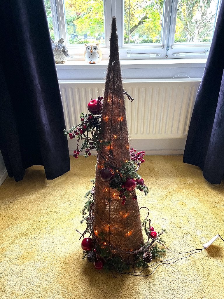 Kerst kegel met kerstversiering en verlichting, Ophalen, Gebruikt
