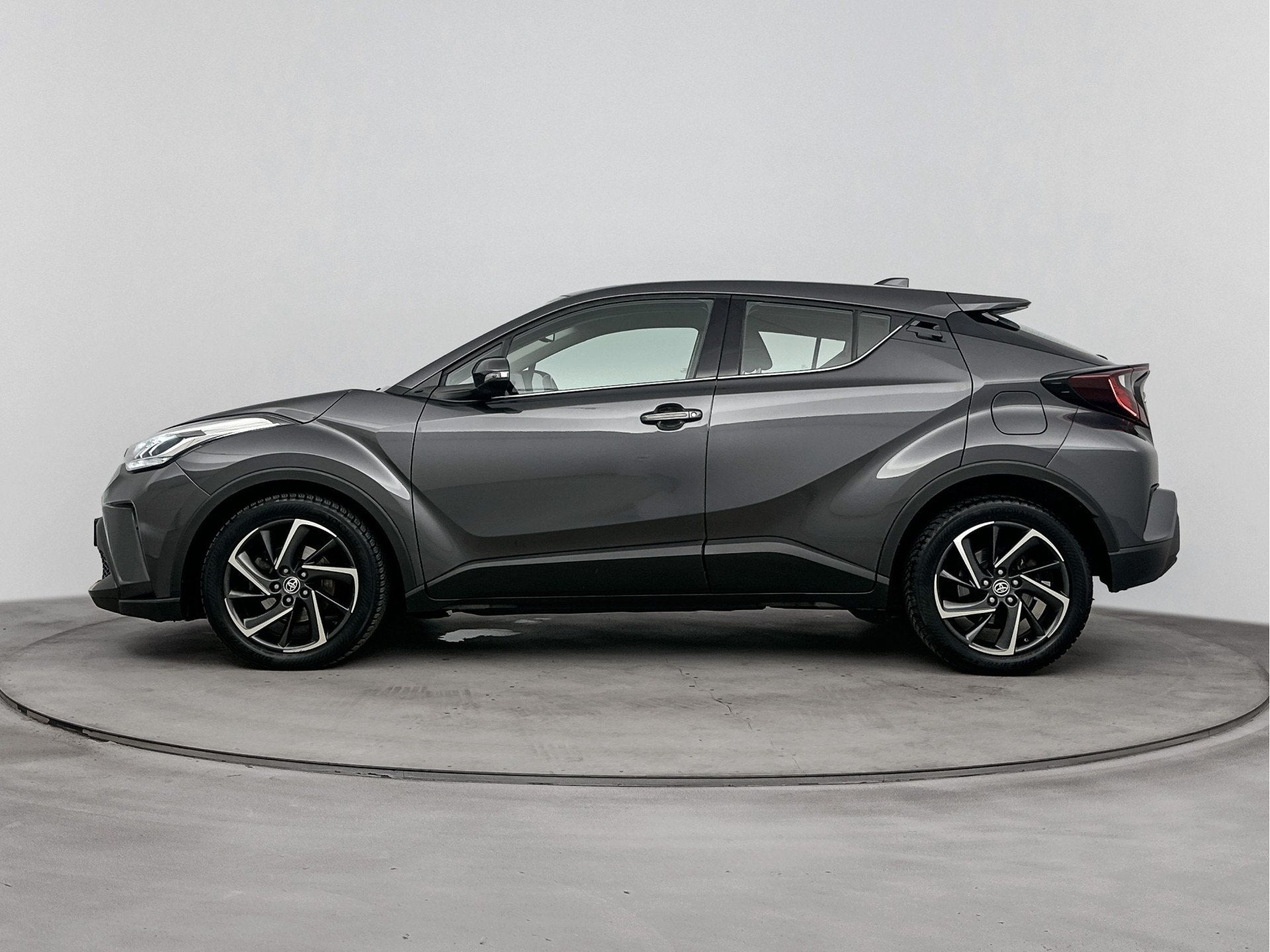 Toyota C-HR 1.8 Hybrid Dynamic Navi | Apple Carplay/Android, 12 maanden, 4 cilinders, Leder en Stof, 122 pk
