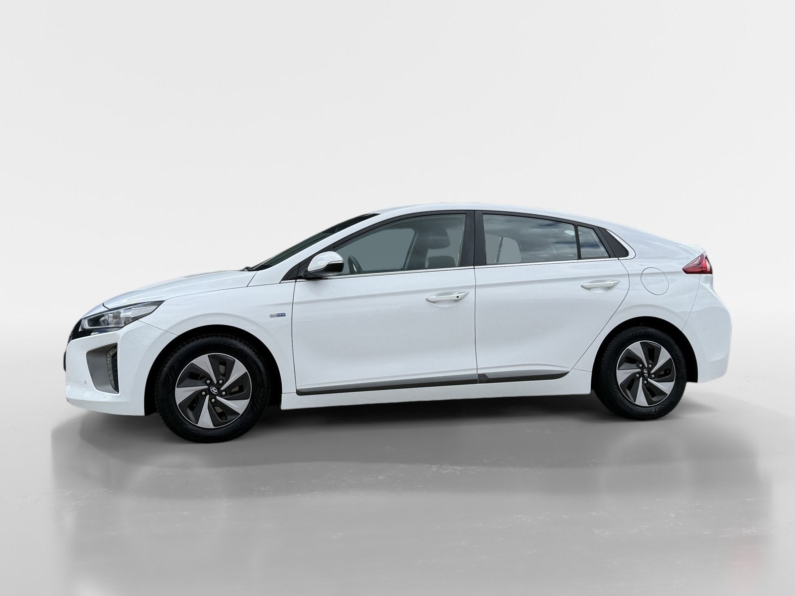 Hyundai IONIQ 1.6 GDi Premium / Leder / Schuifdak / Infinity, 1345 kg, Gebruikt, Wit, Bedrijf