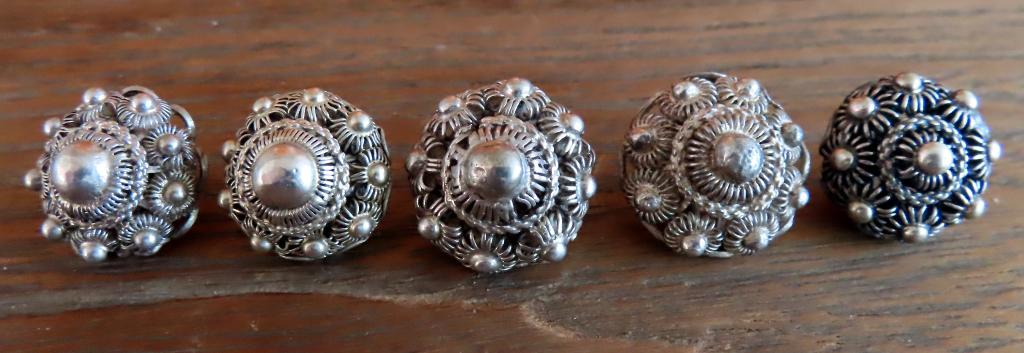 (no 2)Koopje! 5 antieke zilveren zeeuwse knop knopen, incl v, Verzenden, Zilver