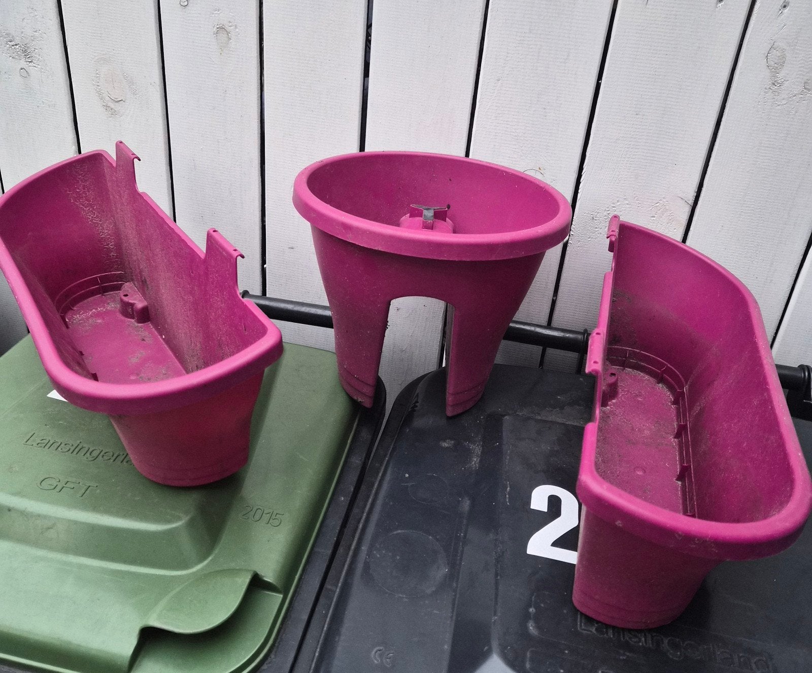 Gratis 3 plantenbakken paars, Ophalen, Kunststof, Minder dan 30 cm, Balkon