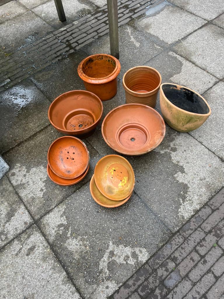 Terracotta potten en schalen, Tuin en Terras, Bloempotten, Ophalen, Zo goed als nieuw
