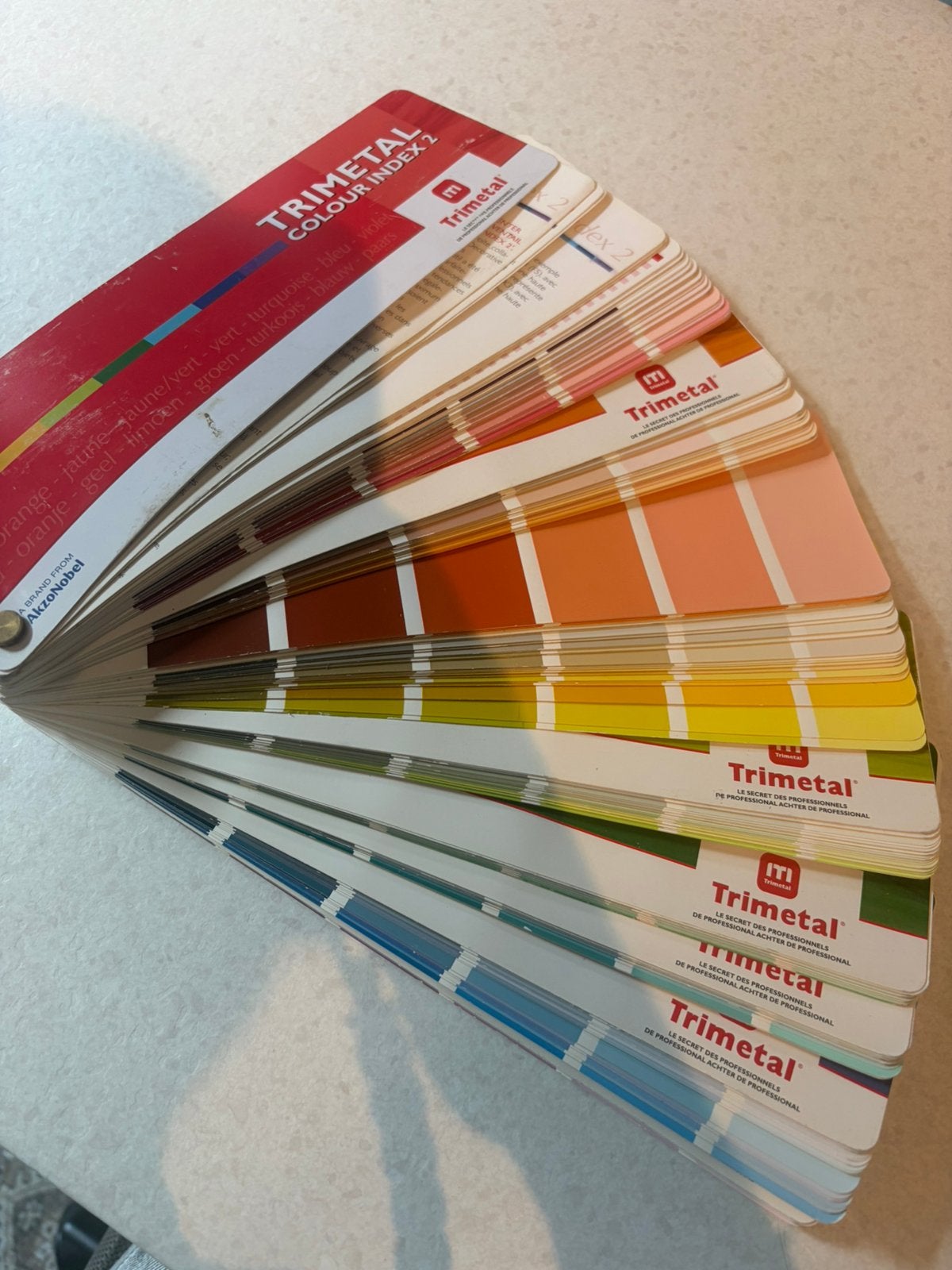 Kleurenwaaier Trimetal, Doe-het-zelf en Verbouw, Verf, Beits en Lak, Ophalen of Verzenden, Zo goed als nieuw