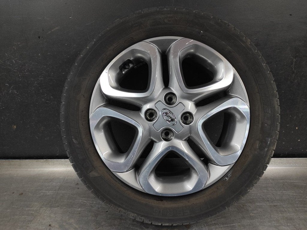 Velg + band Hyundai I20 (195-55-R16), Gebruikt, 16 inch, Banden en Velgen, Ophalen of Verzenden