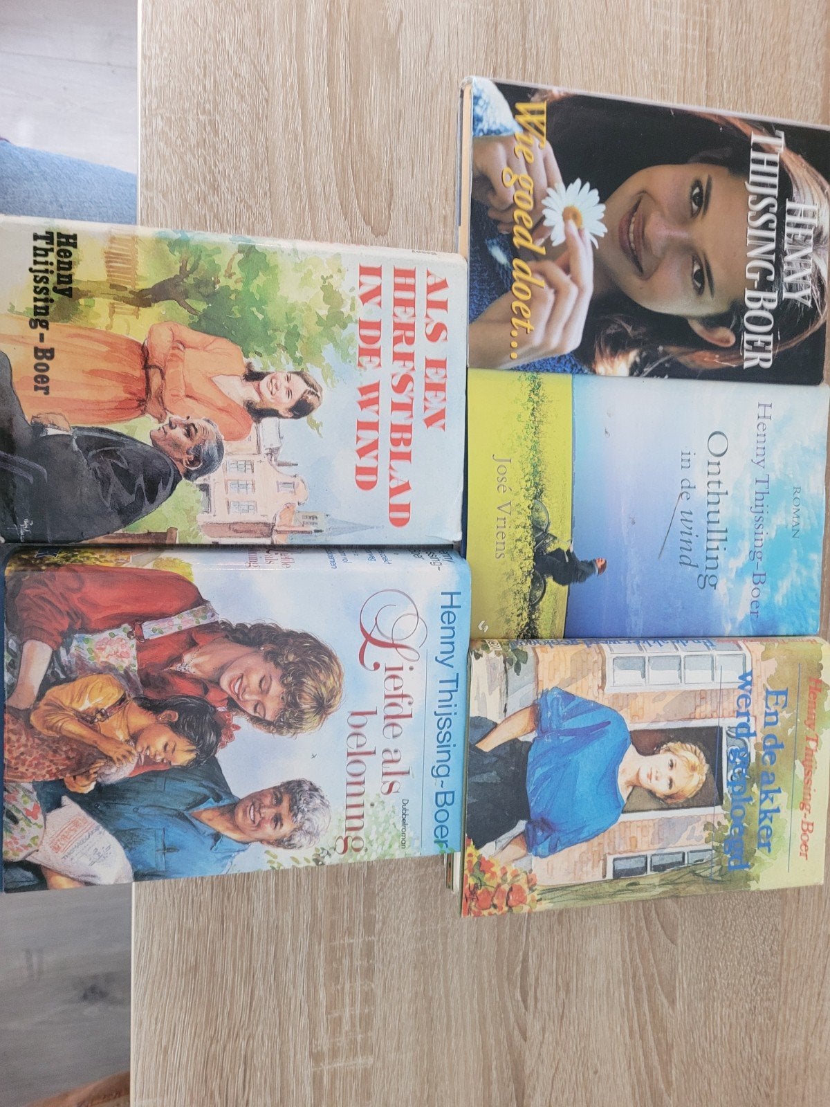 4 boeken en 1 omnibus van Henny Thijssing-Boer, Ophalen of Verzenden, Gelezen, Henny Thijssing-Boer