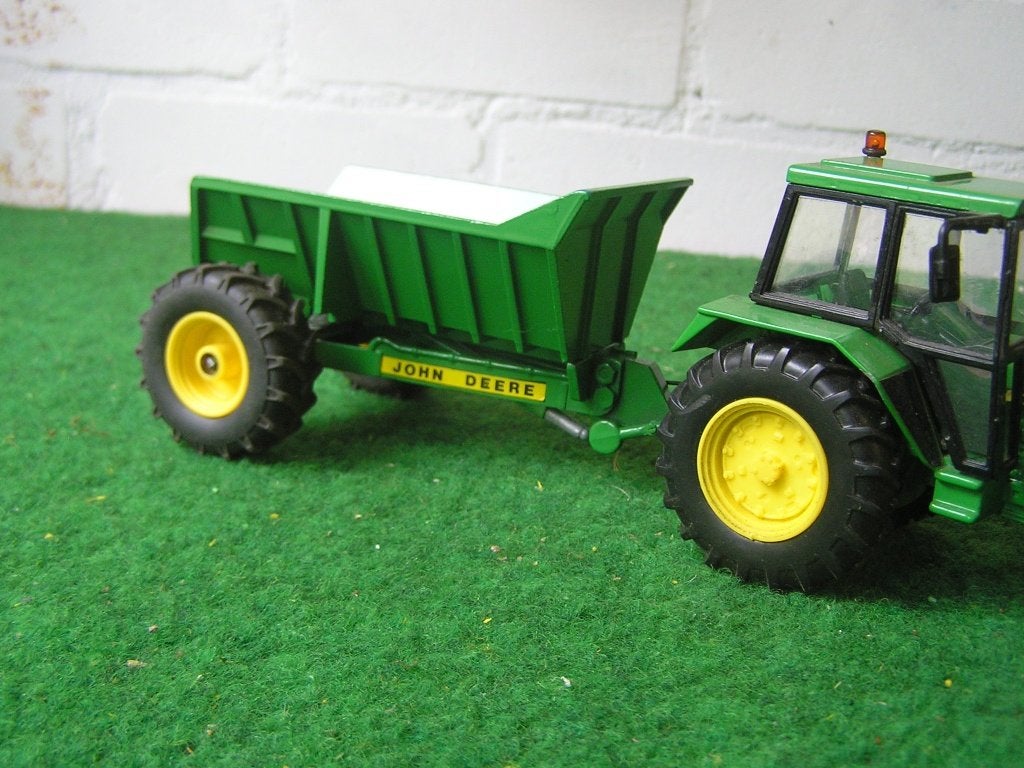 dumper kiepwagen in john deere kleur, Ophalen of Verzenden, Zo goed als nieuw, Tractor of Landbouw, Britains