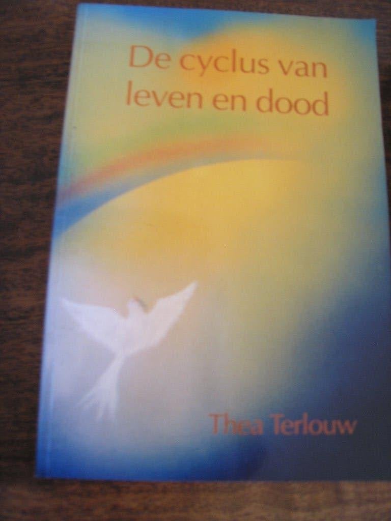 De cyclus van leven en dood. Thea Terlouw, Ophalen of Verzenden, Zo goed als nieuw, Ziel of Sterfelijkheid, Achtergrond en Informatie