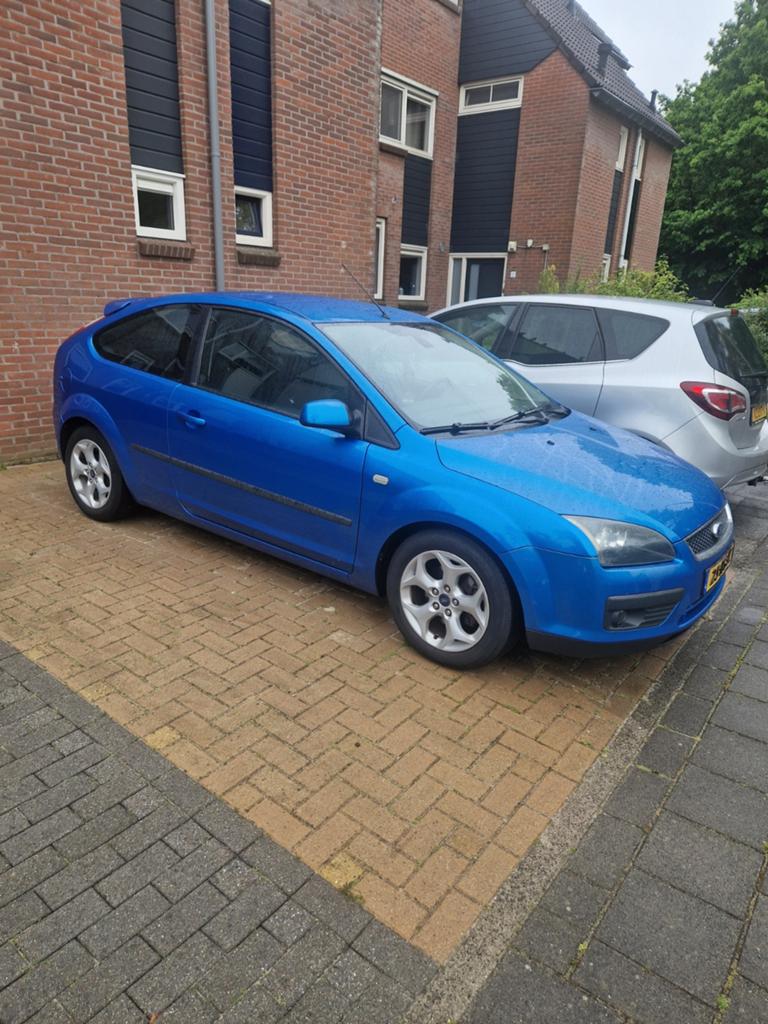 Ford Focus 1.6 74KW 3D 2005 Blauw, 1596 cc, 4 cilinders, Blauw, 49 €/maand