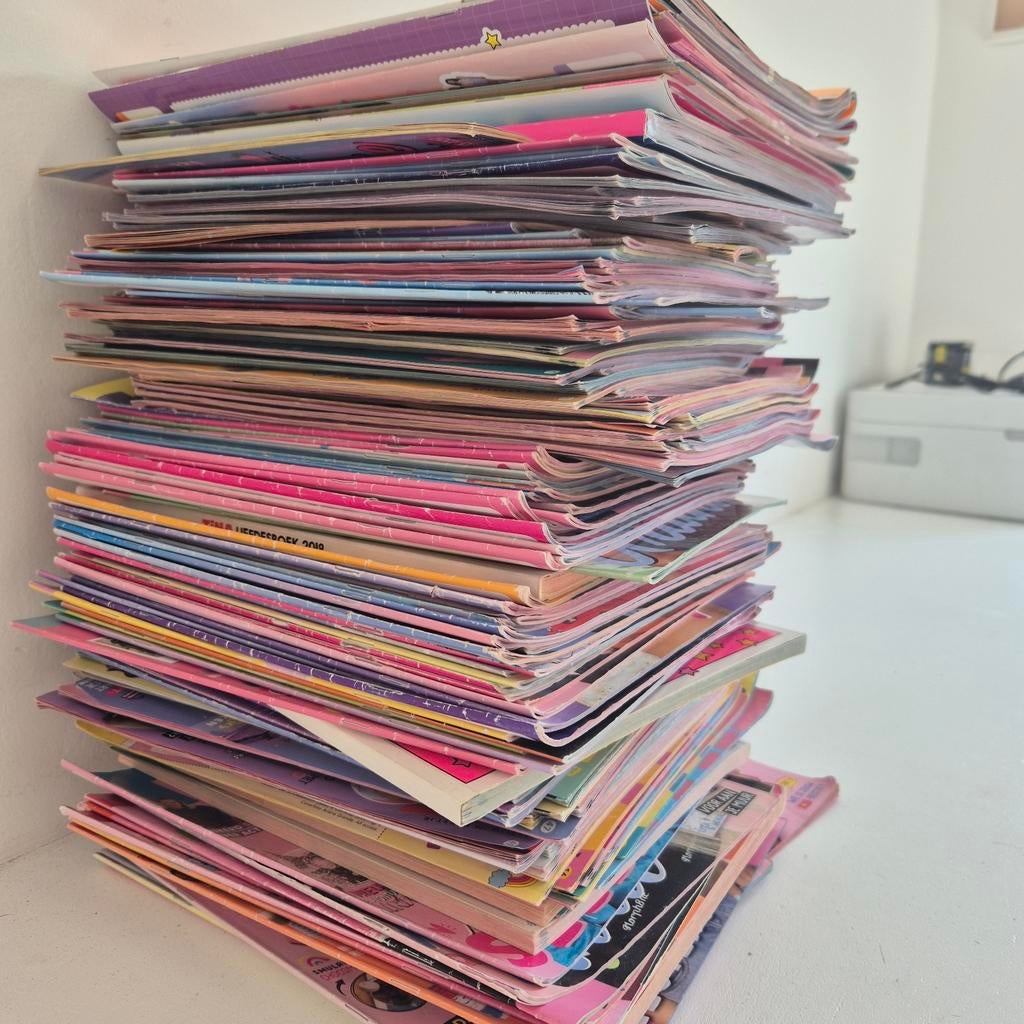 Super grote stapel met Tina's en meiden magazines, Ophalen, Zo goed als nieuw, Damesbladen