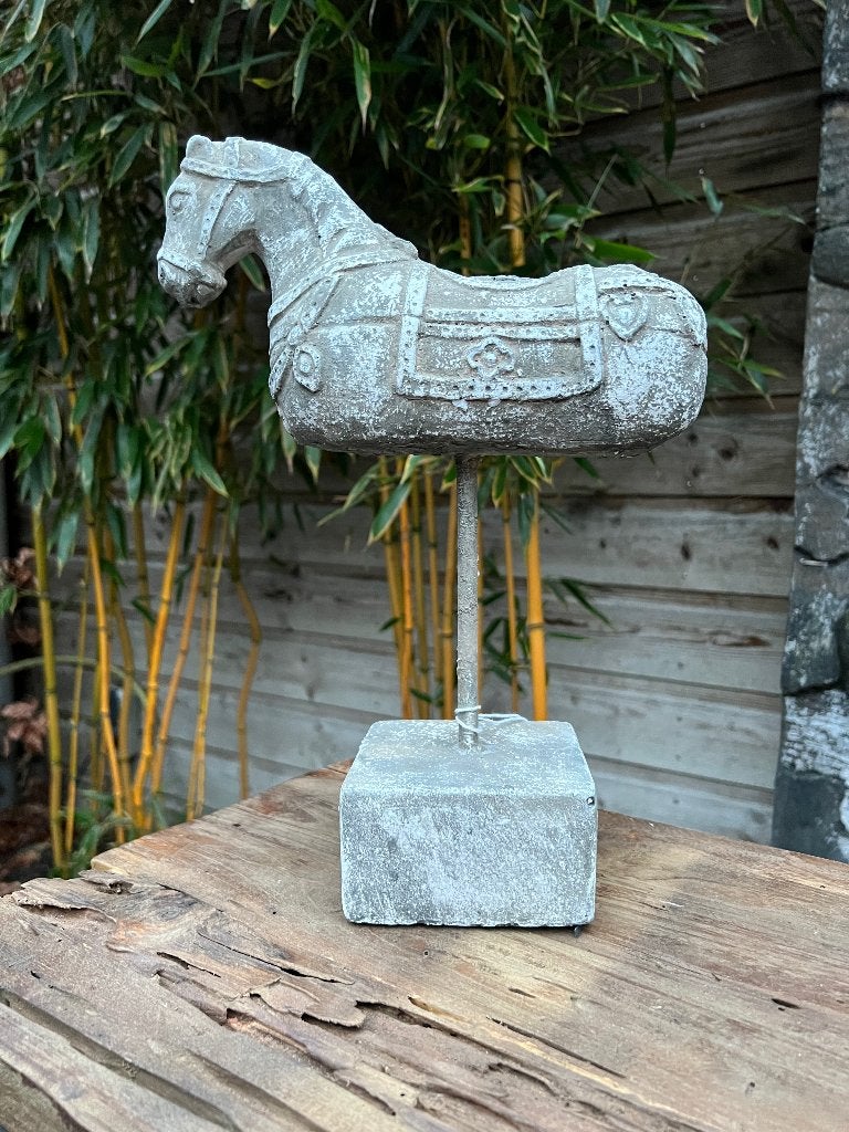 Brocante stenen paard uit Bali Indonesie stoer sober kleur, Ophalen of Verzenden, Nieuw, Dier