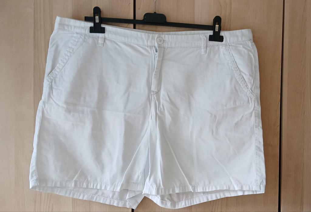 ZGAN. Witte dames short C&A., Kleding | Dames, Broeken en Pantalons, Kort, Wit, Maat 46/48 (XL) of groter, Ophalen of Verzenden
