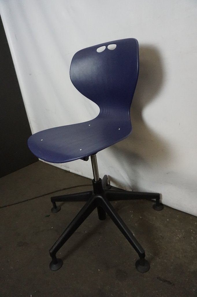 Ahrend comfortabele en stevige werkstoel |  €35,- per stuk, Ophalen, Gebruikt, Kunststof, Twee