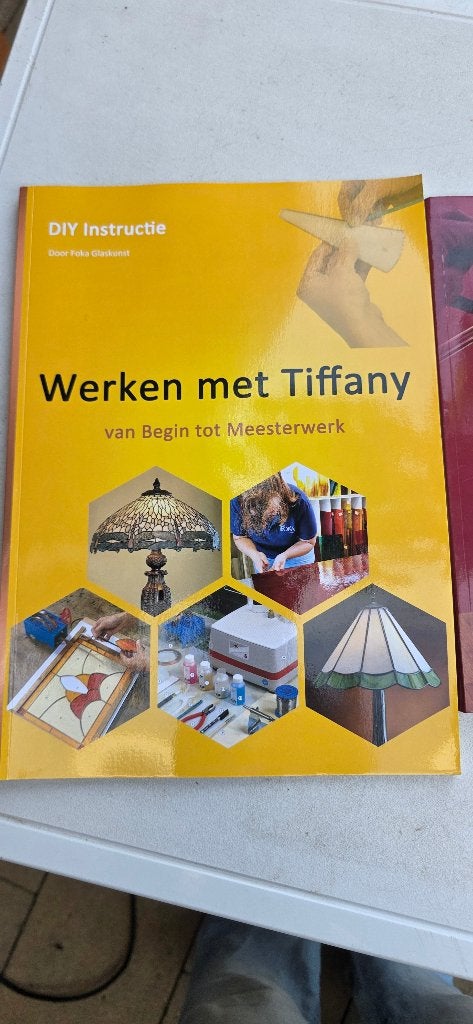 Boek Glas in lood & Tiffany, Ophalen of Verzenden, Zo goed als nieuw, Overige onderwerpen