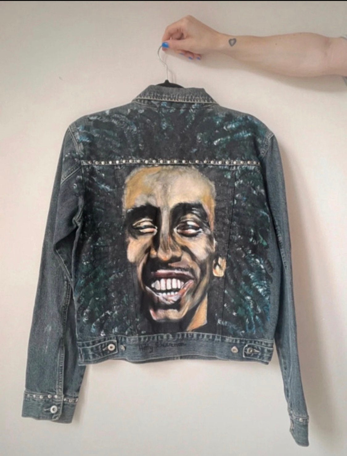 Bob Marley spijkerjas met studs, L. Reggae denim jack band, Maat 42/44 (L), Handgemaakt, Gedragen, Verzenden