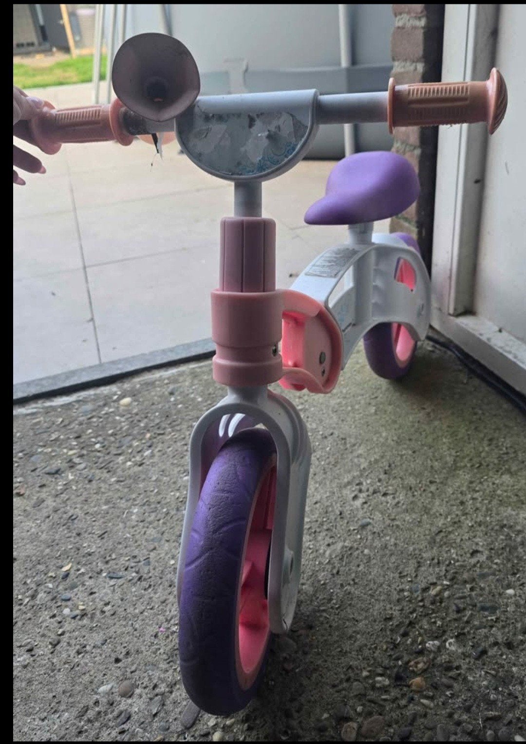 Leuke roze/paarse loopfiets voor de kleintjes, Ophalen of Verzenden, Gebruikt, Loopfiets