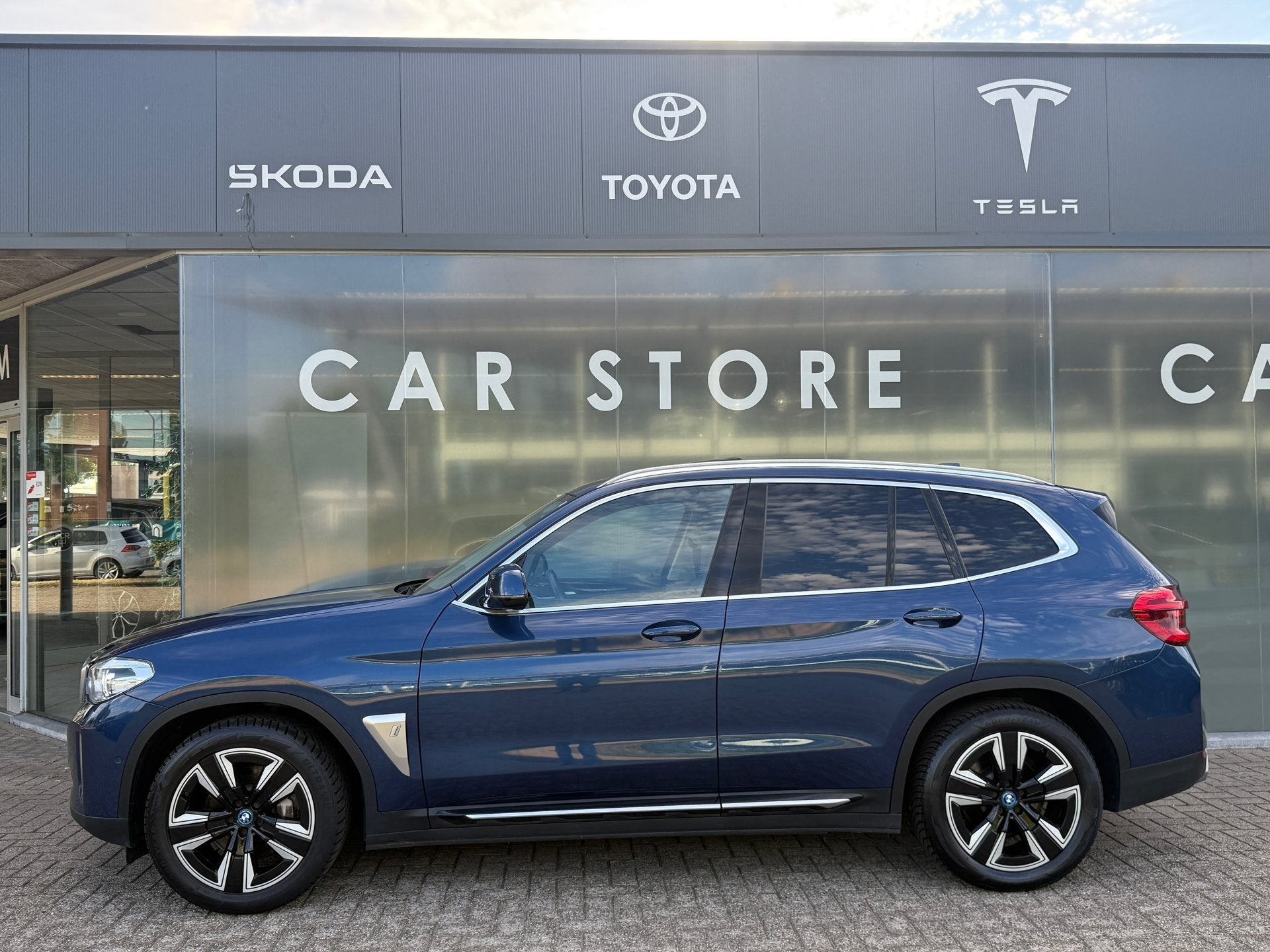 BMW IX3 Executive 80 kWh 95% SOH PANO|LEDER|DEALER ONDERHOUD, Achterwielaandrijving, Gebruikt, 80 kWh, Blauw