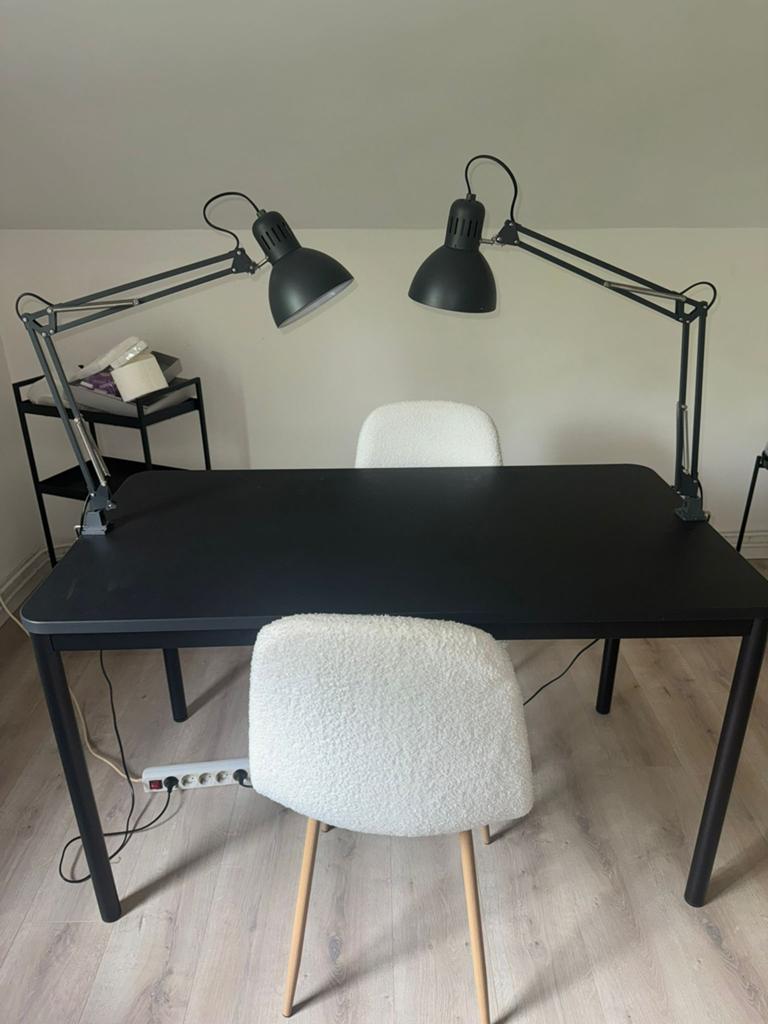 Ikea Tommaryd tafel 130x70cm met twee tafellampen, Gebruikt, 100 tot 150 cm, Metaal, Vier personen