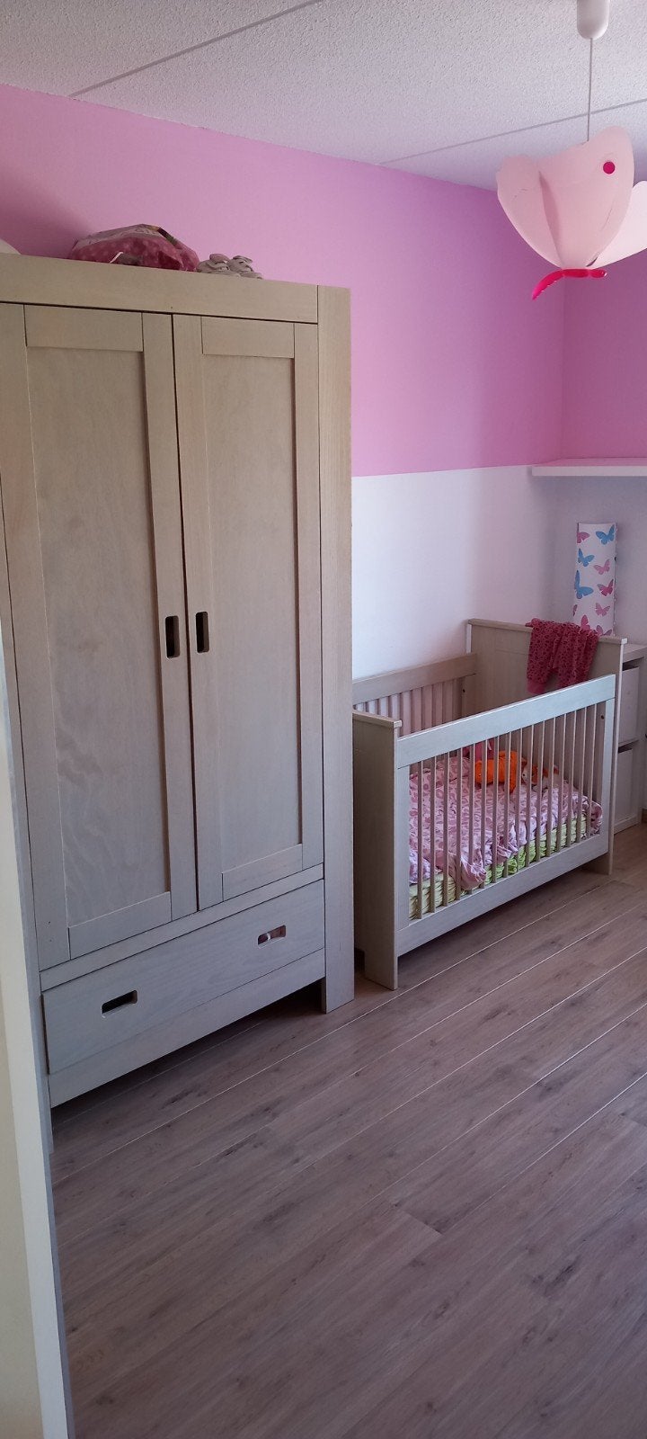 Babykamer set: Ledikant, Commode en Kledingkast, Lattenbodem, Gebruikt, 70 tot 85 cm, 140 tot 160 cm