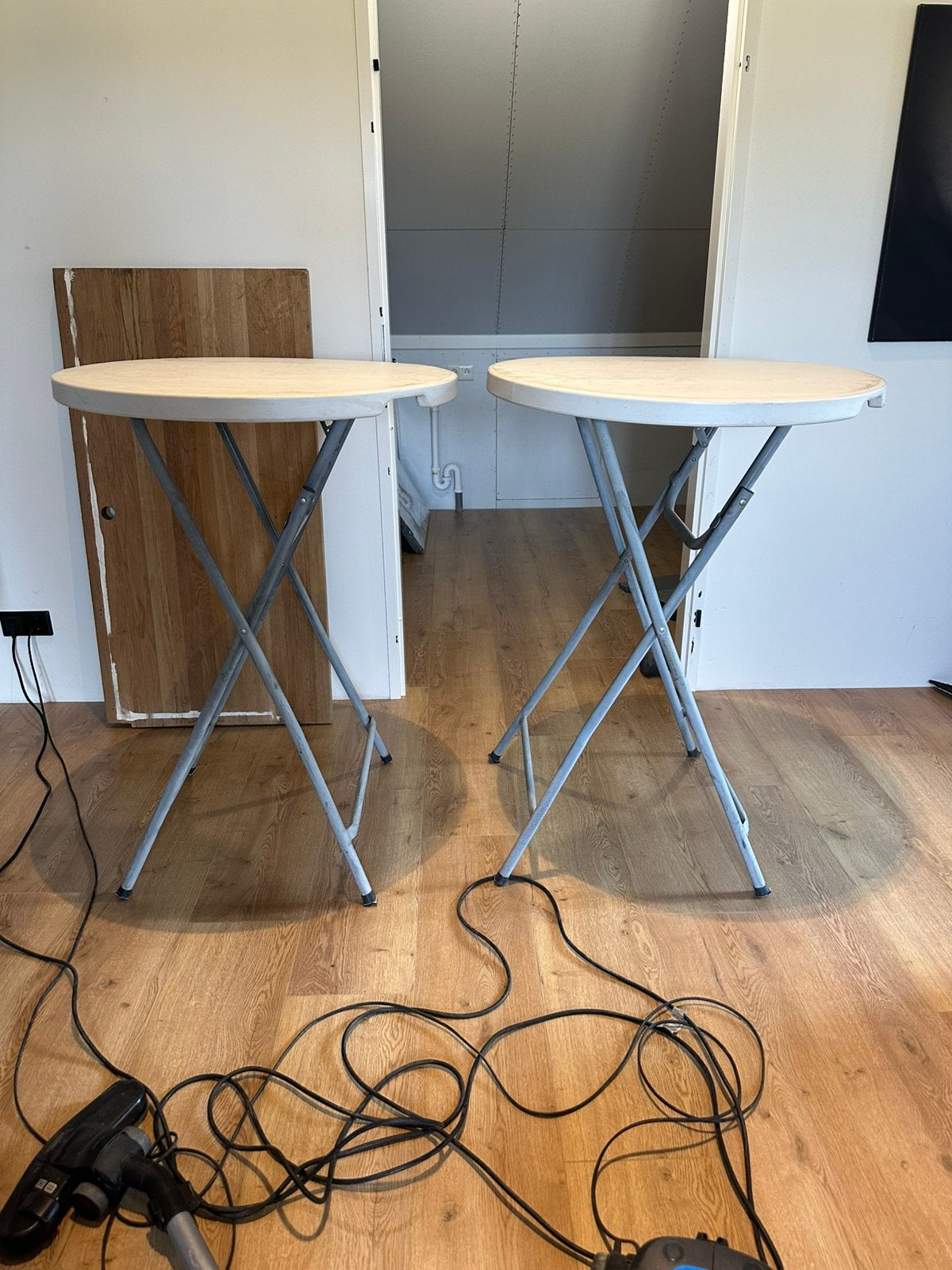 2 statafels met 2 zwarte hoezen, Ophalen, Zo goed als nieuw