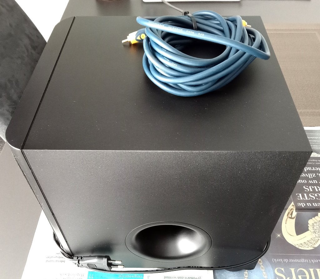Nette Yamaha actieve subwoofer box met tulpkabel
