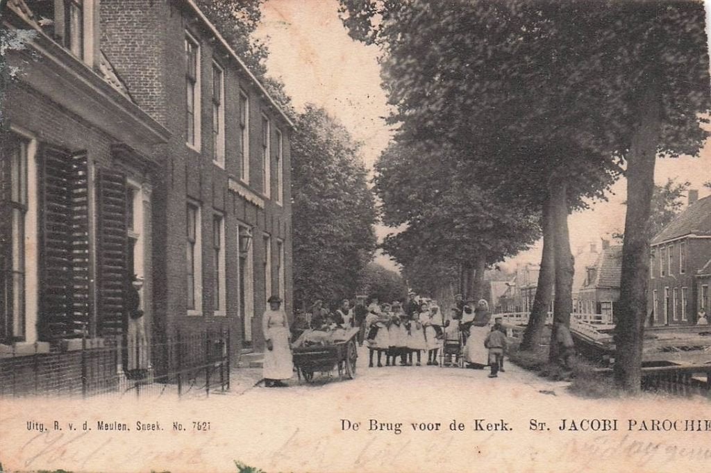 703-328-013 De Brug voor de Kerk St Jacobiparochie, Verzenden, Voor 1920, Friesland