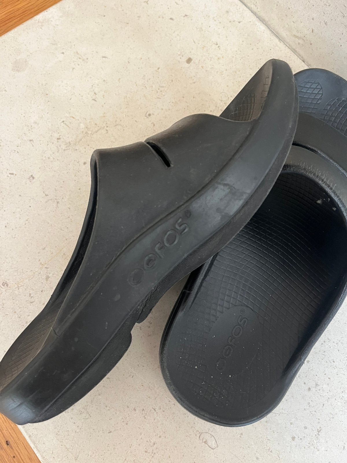 Oofos sandalen maat 38, Ophalen, Zwart, Sandalen of Muiltjes, Zo goed als nieuw