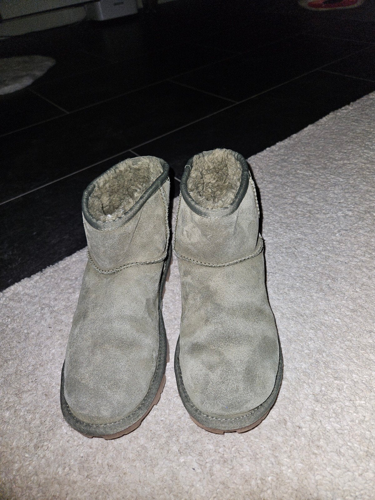 UGG Classic Mini Laarzen - Groen - Maat 39, Ophalen, UGG, Lage of Enkellaarzen, Gedragen