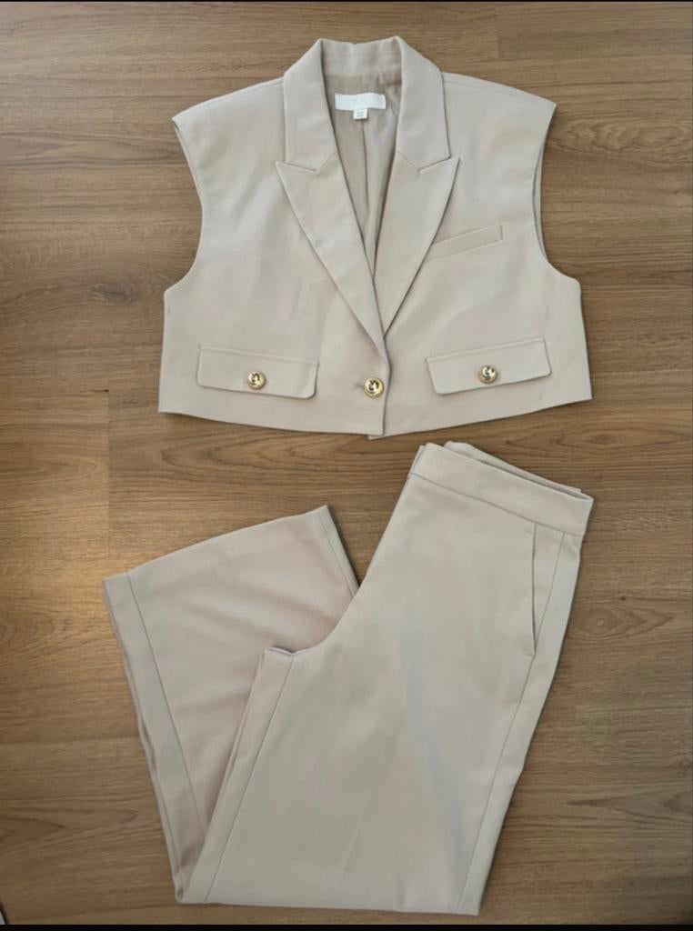 Stijlvol Beige Pak zara Gilet & pantalon, Kostuum of Pak, Beige, Ophalen of Verzenden, Zo goed als nieuw