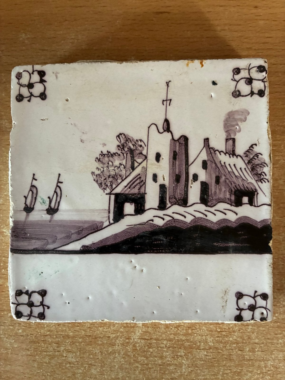 Hollands witje tegel met mangaan beschildering, 13,5x13,5 cm, Antiek en Kunst, Antiek | Wandborden en Tegels, Ophalen of Verzenden